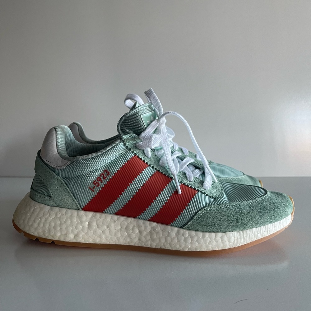 Adidas/light blue/women 10/men 8.5/ slightly used